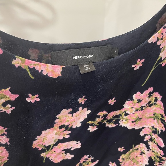 Vero Moda Tank top navy size small. Good used condition. - Picture 3 of 3